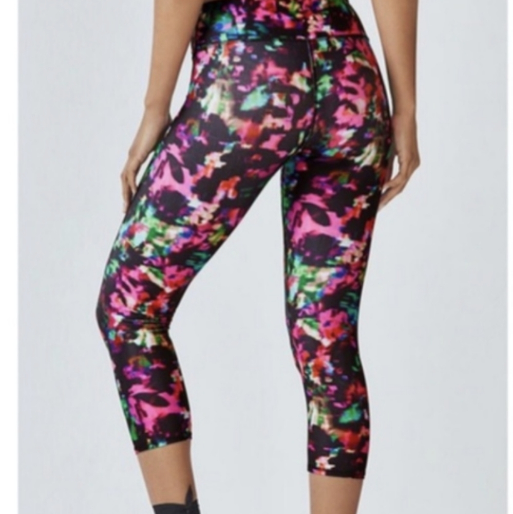 Fabletics Salar Capri 'A Cut Above' Leggings sz: L